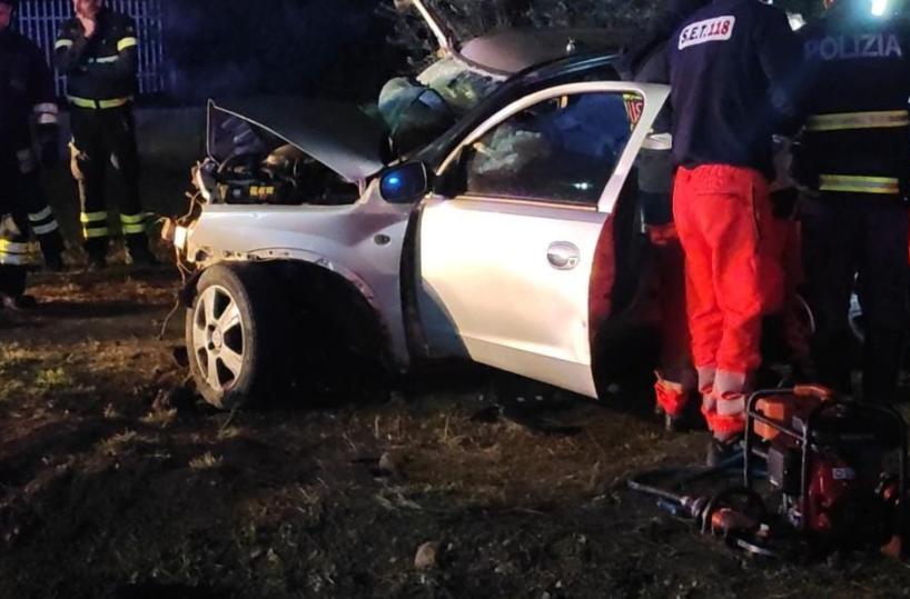 L’ennesima strage dei ragazzi sulla strada assassina: non si ferma la scia di sangue