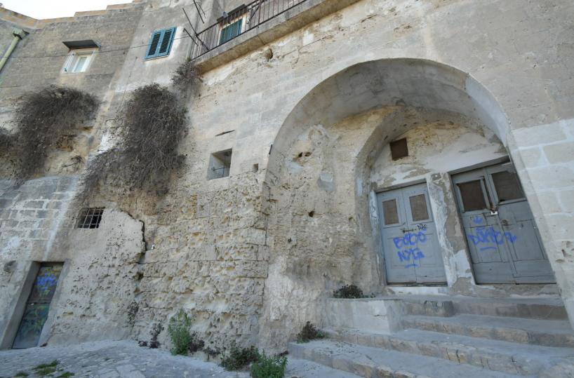 I Rioni Sassi fanno gola agli abusivi; serve maggiore tutela 