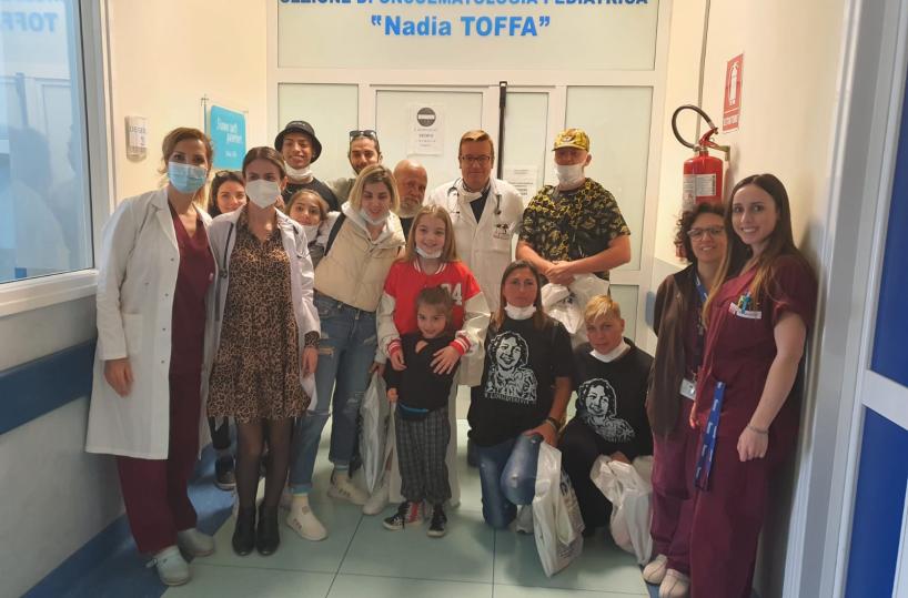 Taranto, la youtuber Ameli al reparto di Oncologia Pediatrica del S.S. Annunziata