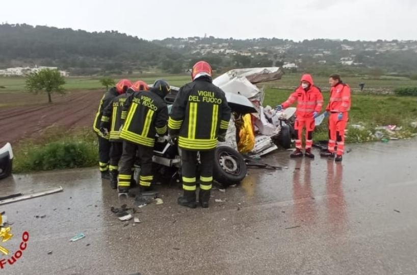 Furgoncino contro camion: 24enne muore nel Brindisino