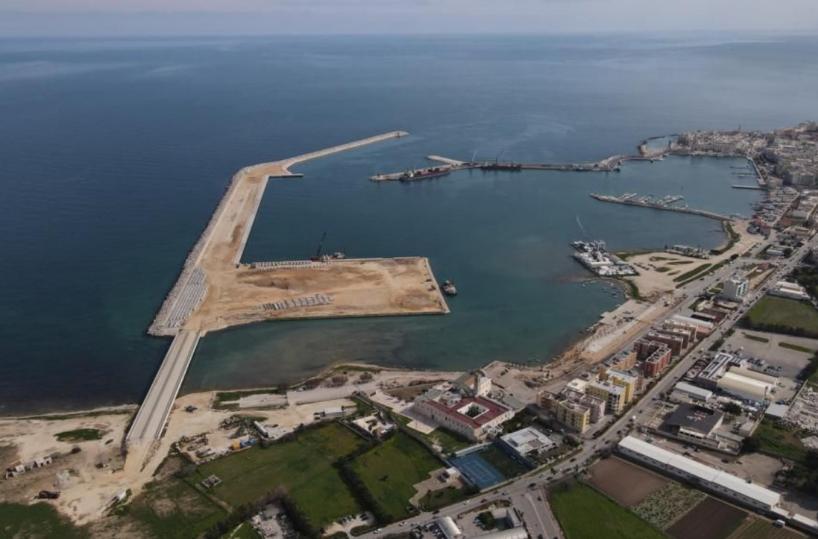 Molfetta, i lavori al porto rischiano lo stop. L'impresa: «credito da 5 milioni di euro»