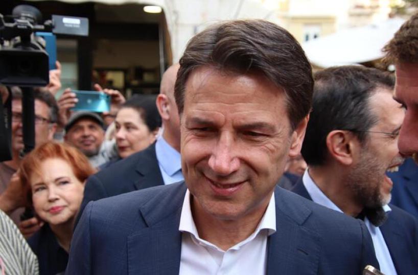 Conte preso a schiaffi in faccia da un no vax