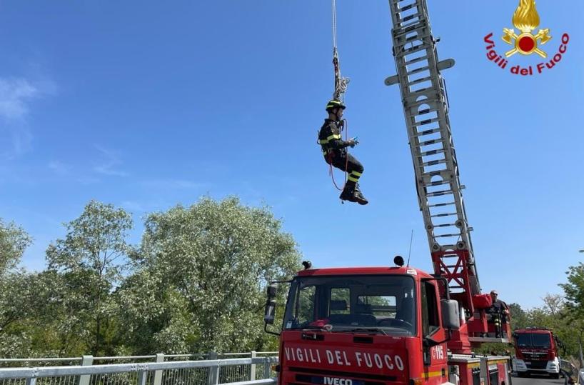 Otranto, donna tenta il suicidio ed è salvata dai Vigili del fuoco