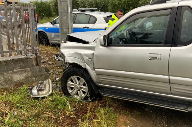 Perde il controllo dell'auto e si schianta contro un palo, muore 72enne nel Materano
