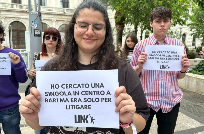 Caro affitti a Bari, gli studenti incontrano Lacoppola: il presidio davanti al Comune