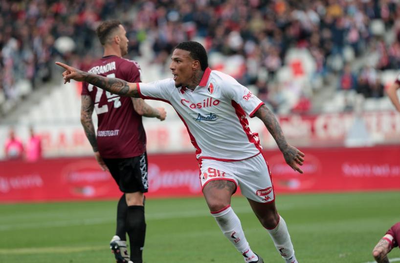 Vittoria del Bari, 1-0 contro la Reggina e terzo posto matematico. Capitan Di Cesare festeggia 200 gare: maglia speciale