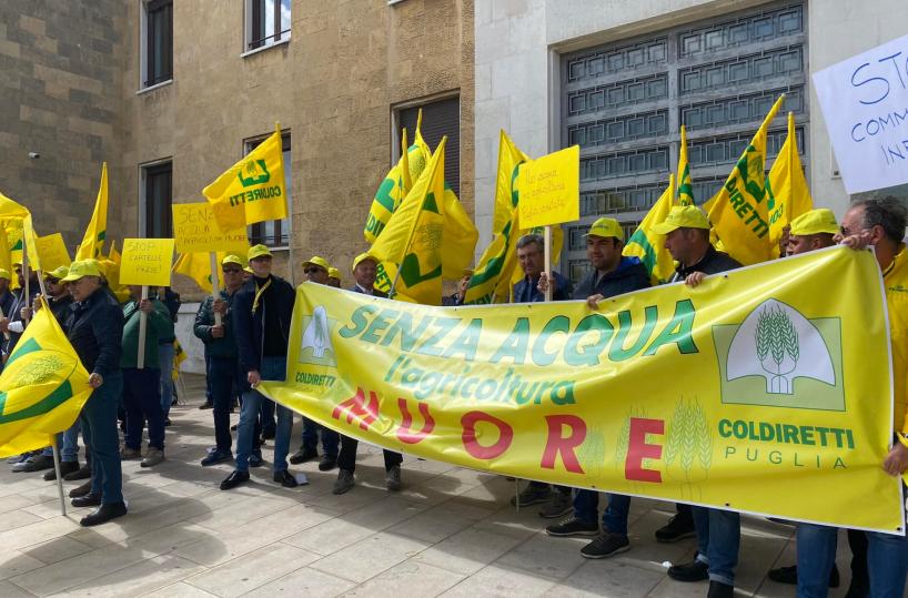 «Senza acqua l'agricoltura muore», manifestazione a Bari contro l'aumento dei costi