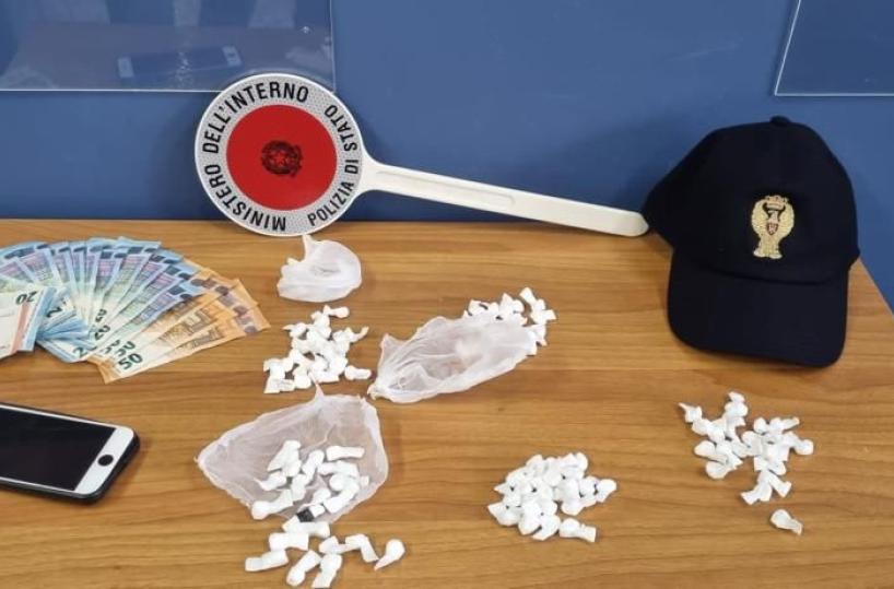 Barletta, ventenne in possesso di 100 dosi di cocaina: arrestato