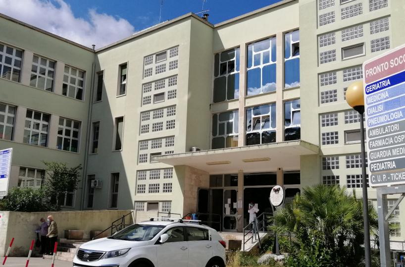 Putignano, ricovero negato a una donna malata: «Che succede al Policlinico?»