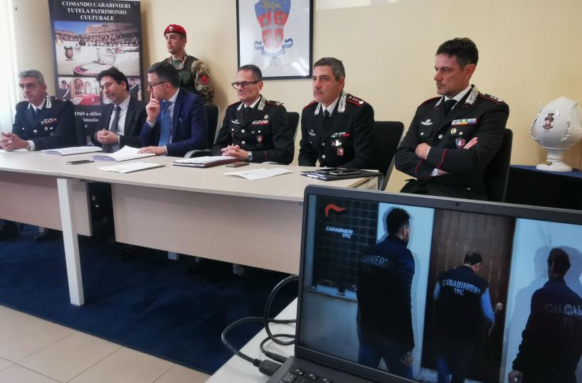 Dalla Puglia una banda impegnata in scavi clandestini e traffico di reperti archeologici: 21 misure, decine di perquisizioni