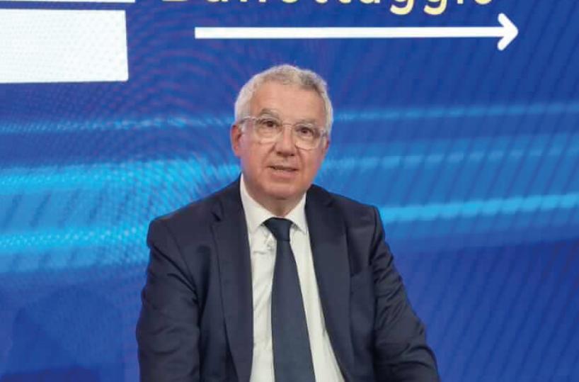 Brindisi, lettera ai cittadini del candidato M5s-Pd con lo stemma del Comune: è polemica