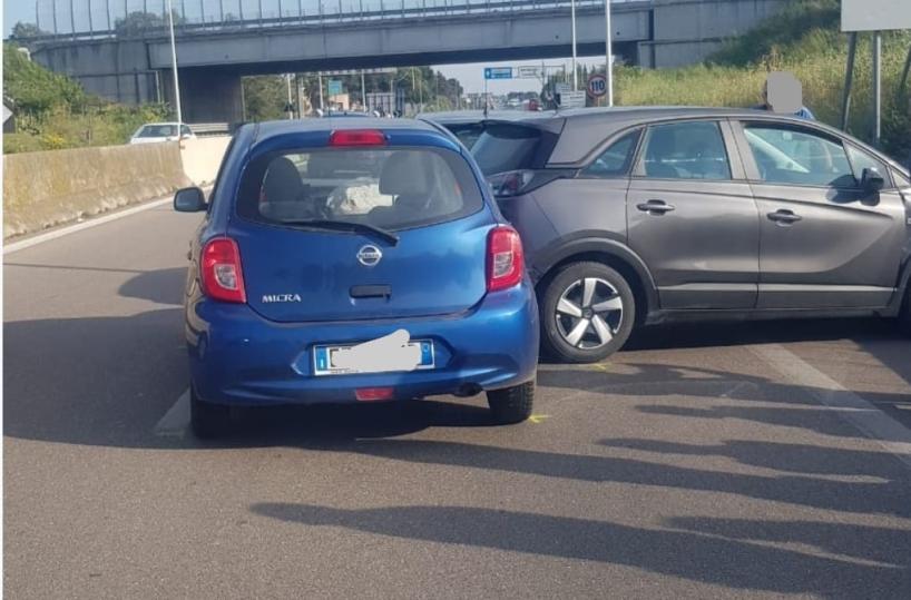 San Vito dei Normanni, scontro tra 3 auto sulla Statale 16: un ferito 