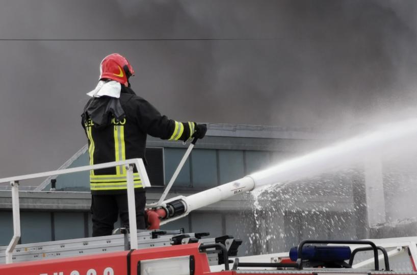 Bari, Vigili del fuoco esausti per carenza d'organico «Pronti allo sciopero»