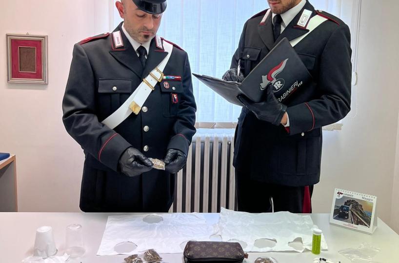 Trinitapoli, trasforma la casa in un droga shop: arrestato un 23enne