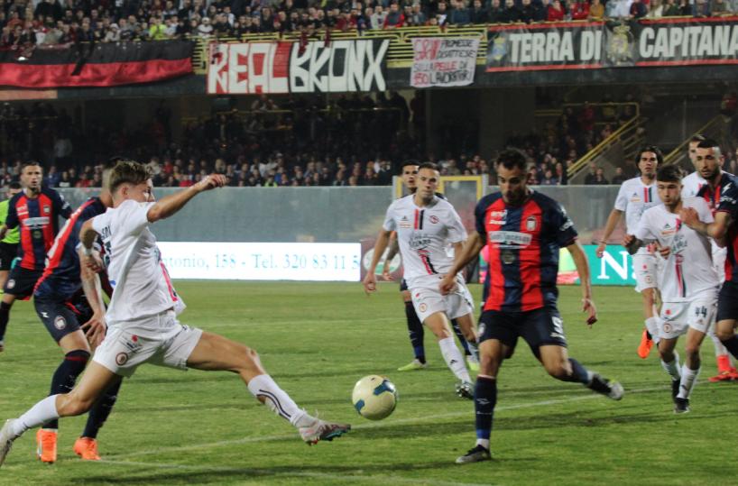  Foggia, verso il match di ritorno: tifosi a Crotone, ci sono 500 biglietti