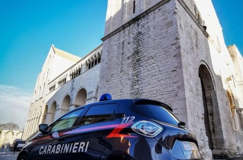 Bari, spaccio di droga davanti alla stazione, anche eroina: due arresti
