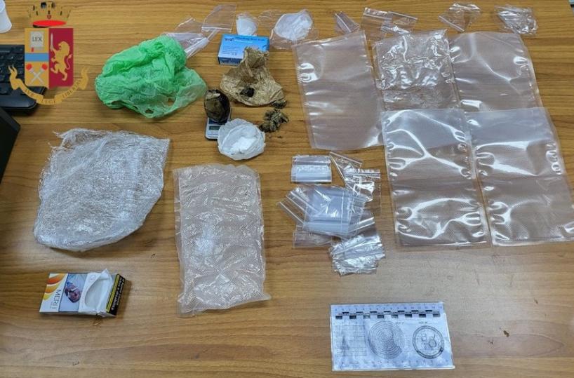 Taranto, era agli arresti domiciliari ma continuava a spacciare: torna in carcere un 32enne