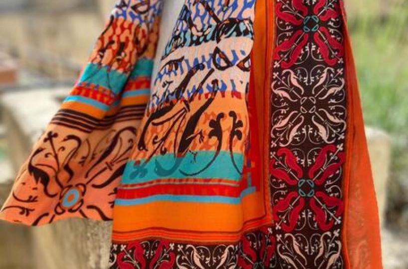 A Matera i foulard eco-friendly creati con fibre di rosa e di latte