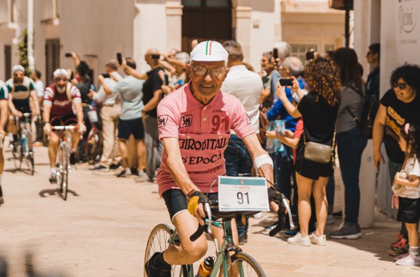 A 91 anni in bicicletta di corsa in Valle d’Itria «Così mi sento giovane»