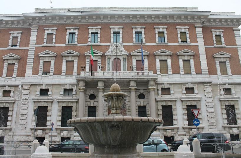 Bari, presentato report Bankitalia: cresce economia, ma più lentamente. Pil +3,3%