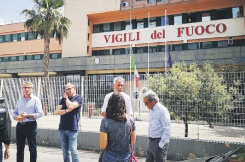 Taranto, Vigili del fuoco: «Solo in trecento per coprire un territorio vasto»