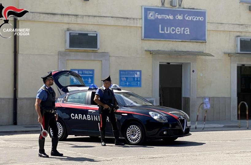Lucera, spari vicino a un bar: arrestati due giovani, la pistola era anche illegale