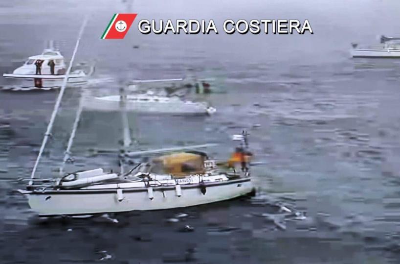 Gallipoli, mare in tempesta: tre imbarcazioni in difficoltà nel porto