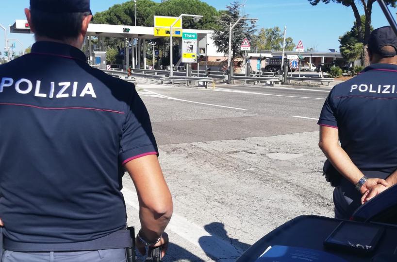 Bat, la Polstrada trova auto rubate e abbandonate sulla statale 16