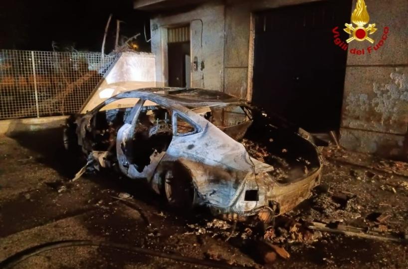 Brindisi, a fuoco auto di una coppia di imprenditori: a giorni apriranno un lido