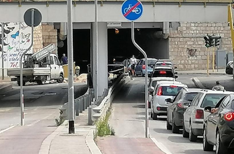 Baby gang in azione a Barletta, parla il padre di un 16enne: «Mio figlio, aggredito nel sottovia»