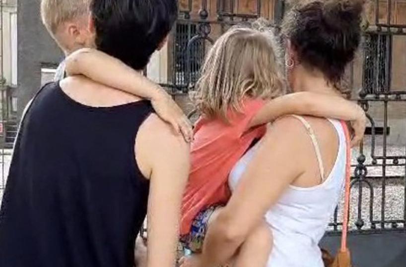  Sindaci arcobaleno: «Per i figli di coppie gay ci vuole una legge»