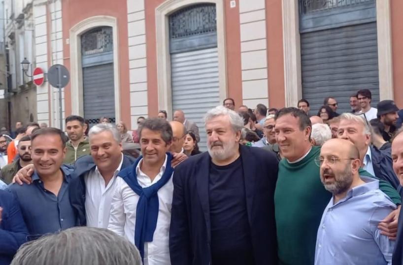 Elezioni comunali a Bari, De Santis stringe il campo