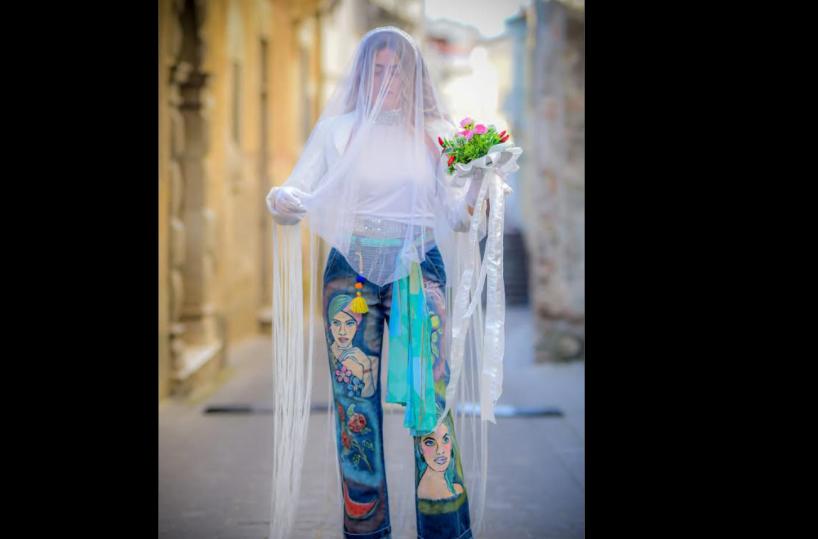 A Roccanova la sposa veste in jeans: nozze tra glamour e pop
