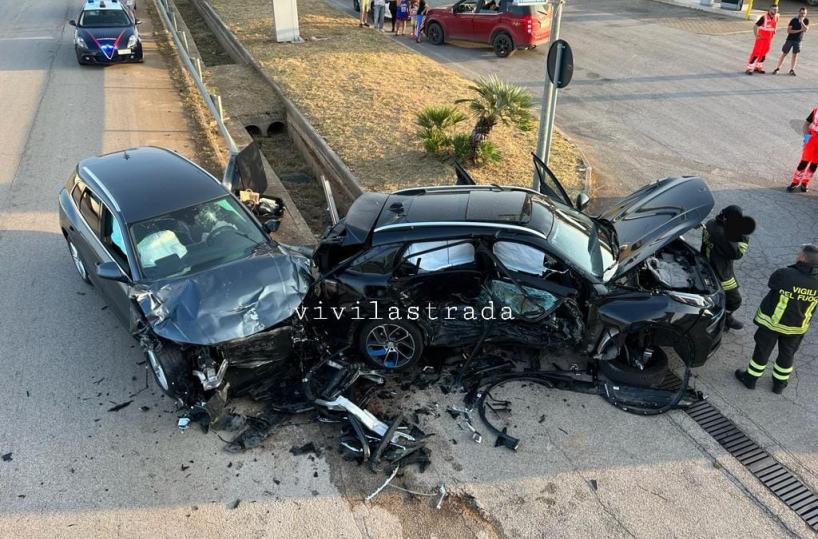 Schianto fra due auto sulla circonvallazione di Turi: un morto e quattro feriti