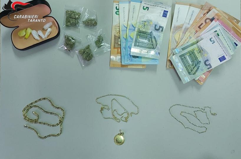 Castellaneta, spacciano e rubano collanine ai clienti in discoteca: arrestati tre giovani
