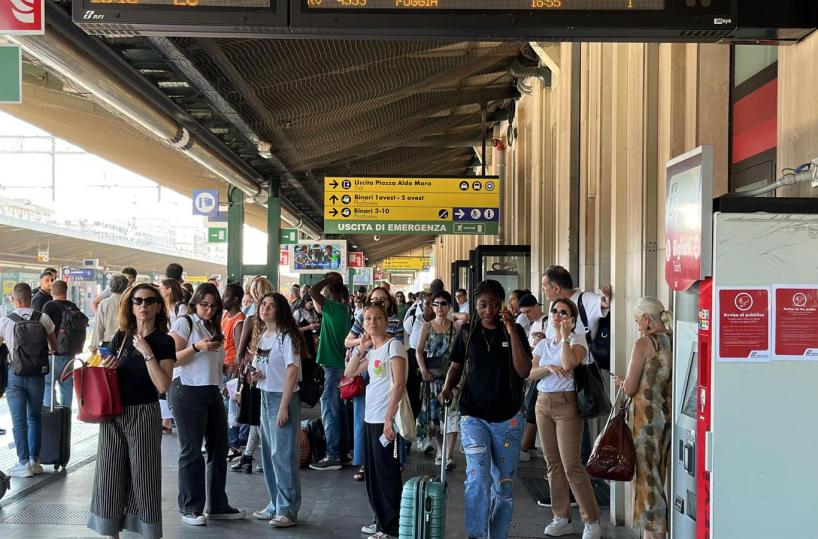 Rogo vicino la stazione di Vasto-San Salvo, linea ferroviaria interrotta. Treni in ritardo per Lecce
