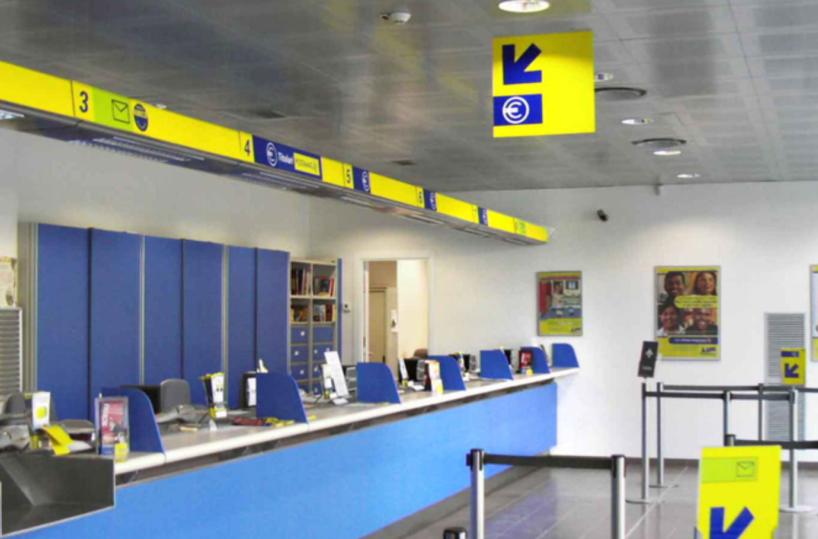 Taranto, telecamera nel bagno femminile: l’ex direttore delle Poste dal giudice