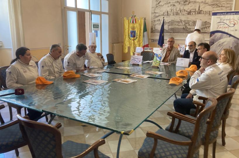Potenza: la gara per la tagliatella più lunga del mondo per raccogliere fondi per l'Emilia Romagna