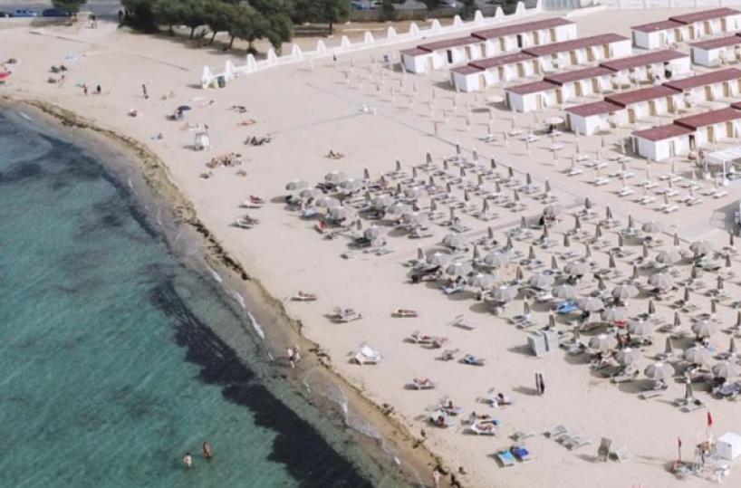 Lido San Francesco a Bari, donna inveisce contro i passanti: arriva il 118
