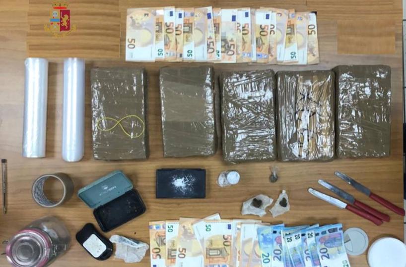 Taranto, quasi 6 kg di cocaina in casa: arrestato 32enne