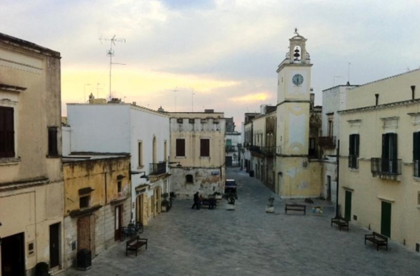 A Leverano furti e danneggiamenti: in azione una baby gang, nel mirino scuola e negozi 