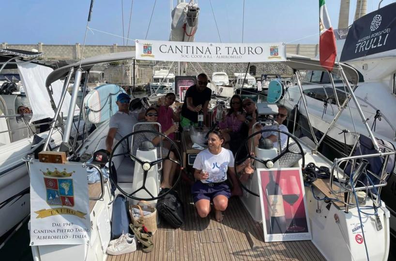 A Monopoli il mare si sposa al vino