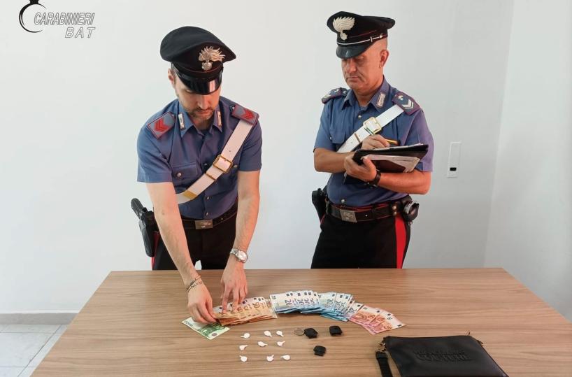 Margherita di Savoia, si butta in mare per evitare l'arresto: preso fattorino della droga