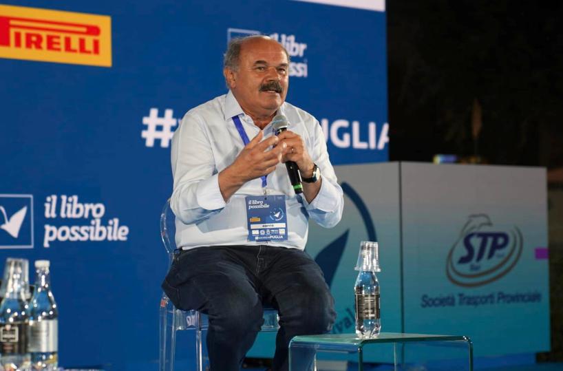Libro Possibile, Oscar Farinetti: «Sul clima siamo sull'orlo di un burrone»