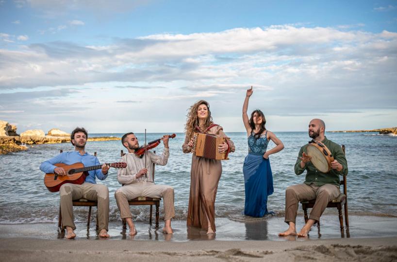 «Porte a punente», Consuelo Alfieri presenta il nuovo album a Ortelle