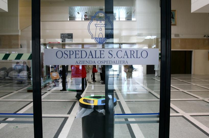 Potenza, nell'ospedale San Carlo un bastone bianco interattivo indica la via agli utenti ciechi 