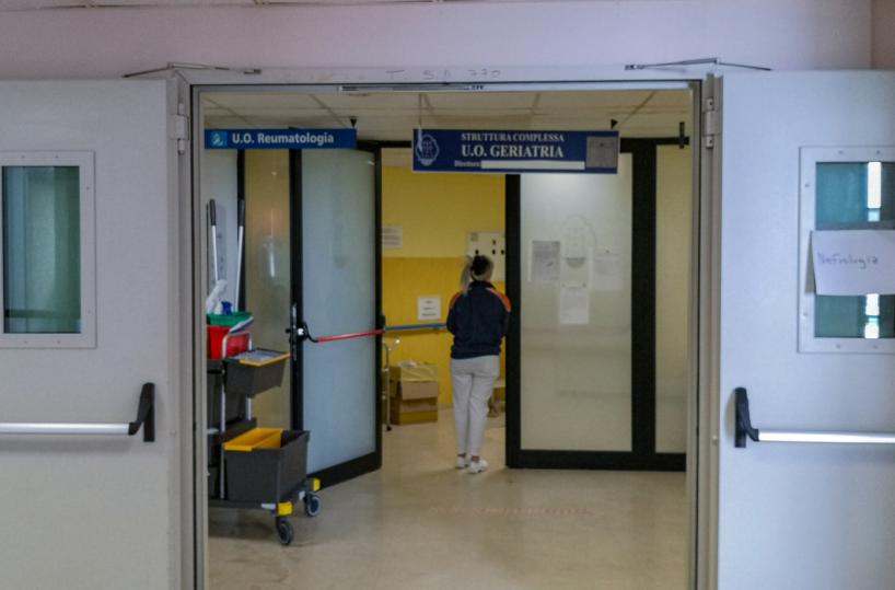 Potenza, scabbia in Geriatria all'ospedale «San Carlo»: 10 i contagiati