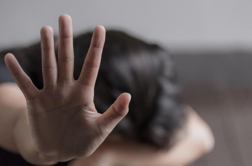 Aggredisce la moglie anche davanti al figlio minorenne: arrestato 40enne nel Potentino