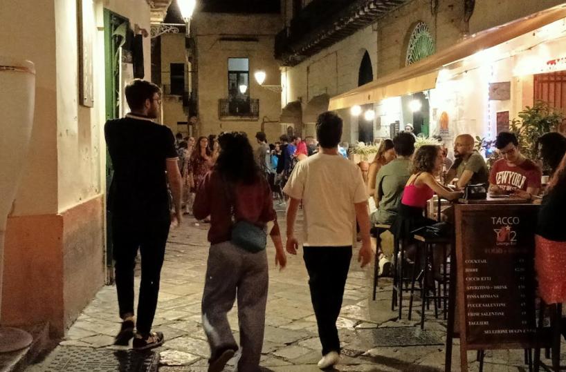 Lecce spegne la musica: stop all’esterno dei locali dopo la mezzanotte