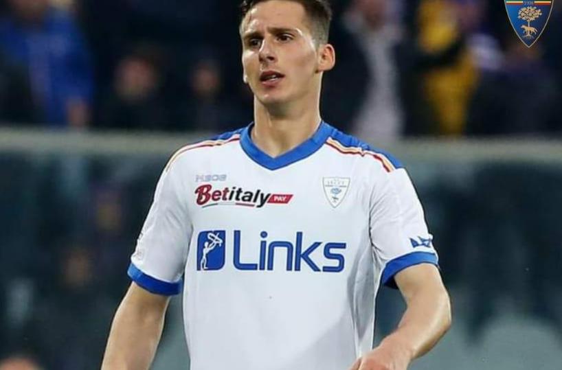 Calcio, il Lecce vende il terzino destro Cassandro: ritornerà in B col Como